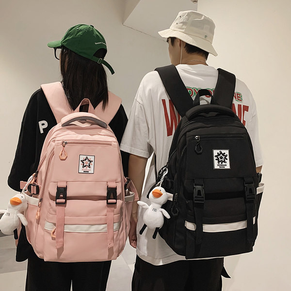 Pánsky ležérny batoh s 3D prvkom a zipsom