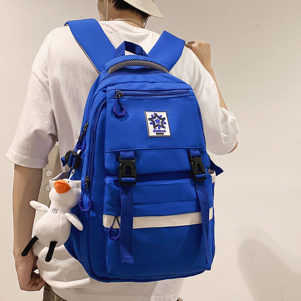 Pánsky ležérny batoh s 3D prvkom a zipsom