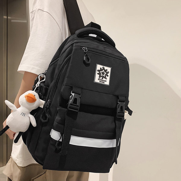 Pánsky ležérny batoh s 3D prvkom a zipsom