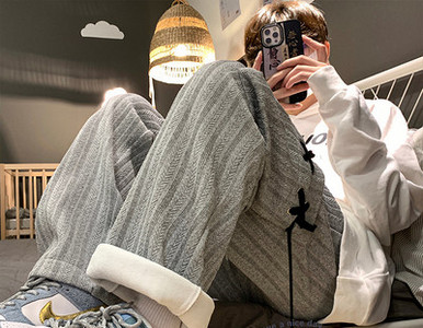 Pantaloni barbatesti cu buzunar in doua culori