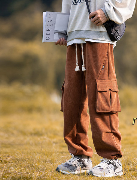 Vyriškos sportinės kelnės su šoninėmis kišenėmis