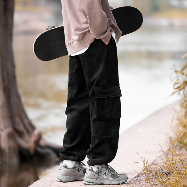 Vyriškos sportinės kelnės su šoninėmis kišenėmis