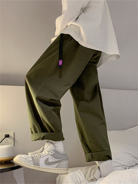 Pantaloni casual barbatesti cu picioare si buzunare late