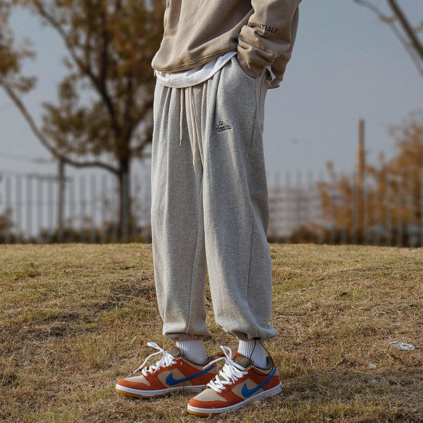 Pantaloni sport barbati cu sireturi