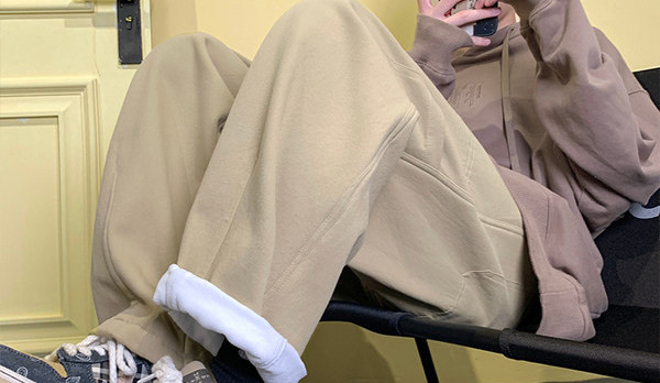 Pánske nohavice širokého modelu s vreckom