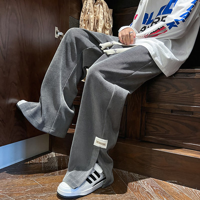 Pánske manšestrové nohavice s rozparkami na nohaviciach a logom