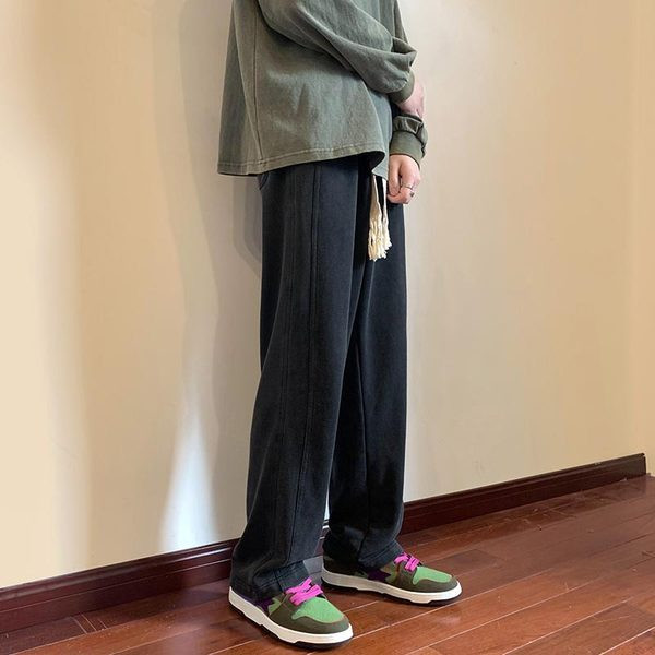 Čistý model pánskych nohavíc so šnúrkami