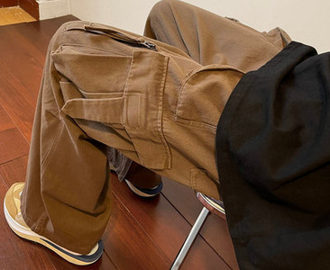 Pánske nohavice širokého modelu s bočnými vreckami