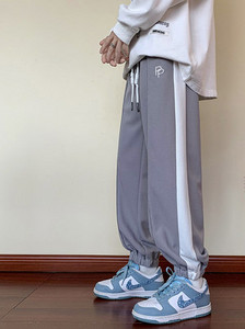 Pantaloni sport barbati cu sireturi si elastic la picioare