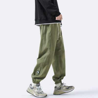 Pantaloni de bărbați cu model curat