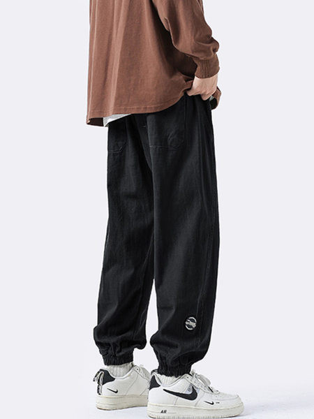 Pantaloni de bărbați cu model curat