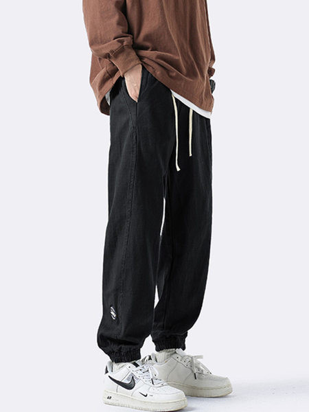 Pantaloni de bărbați cu model curat