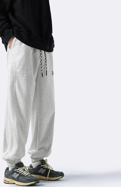 Pánske tepláky so šnúrkami a logom