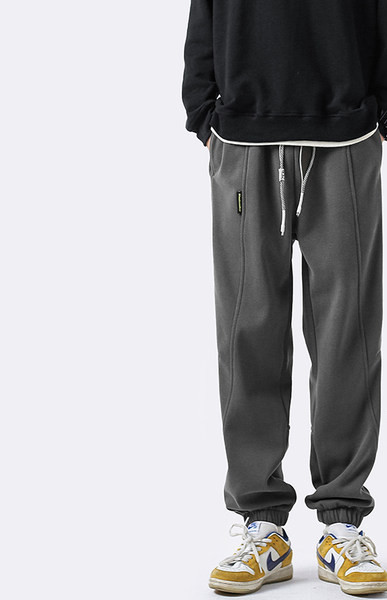 Hosszú, zsebes férfi nadrág