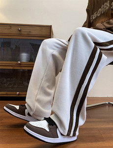 Pantaloni de bărbați sport cu pipe și șireturi