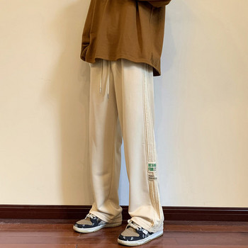 Ανδρικό σπορ παντελόνι με μπορντούρα και λογότυπο