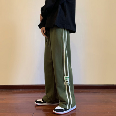 Pánske tepláky s lemovaním a logom