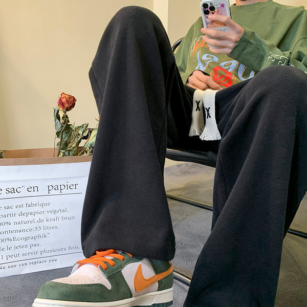 Pánske tepláky s výšivkou