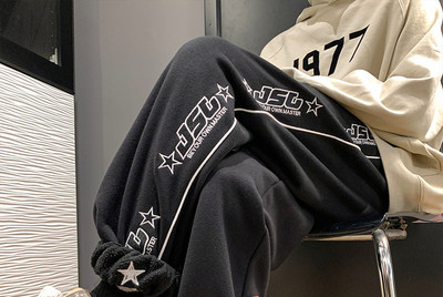 Pantaloni sport barbati cu broderie