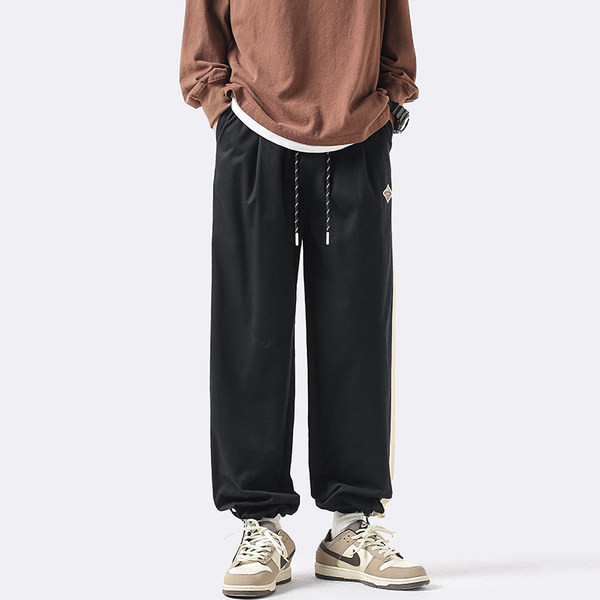 Pantaloni de trening pentru bărbați cu legături la picioare și logo