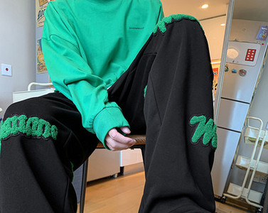 Pantaloni sport cu broderie