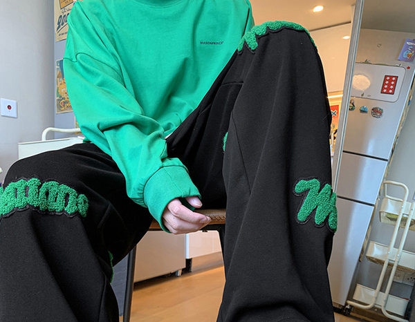 Pantaloni sport cu broderie