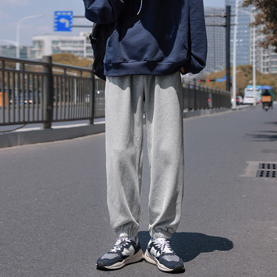 Pánske športové nohavice s gumou na nohaviciach a vreckom