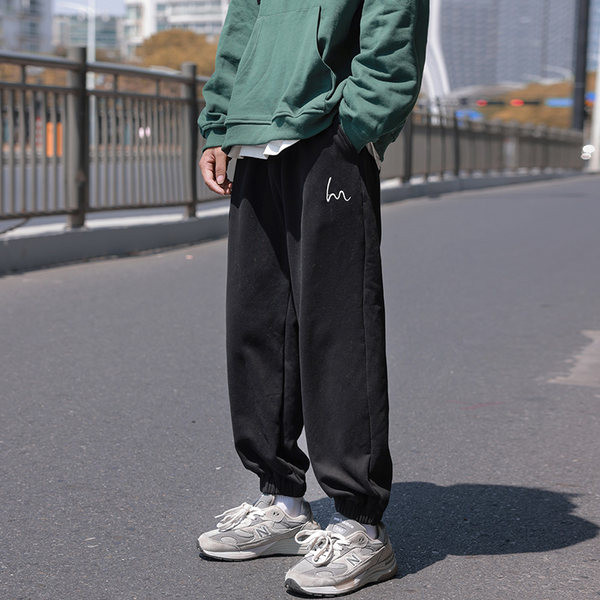 Pánske športové nohavice s gumou na nohaviciach a vreckom