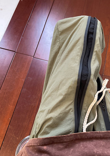 Ležerne muške hlače s pasovima