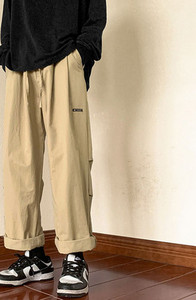 Pánske nohavice voľného strihu so šnúrkami a nápisom