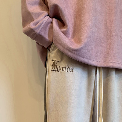 Pánske nohavice s lemovaním a nápisom