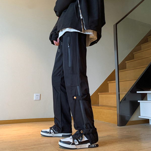 Pánske nohavice v tmavých a svetlých farbách