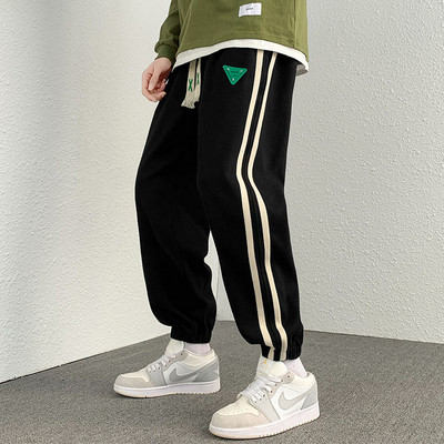 Pantaloni de trening pentru bărbați cu piping și șireturi