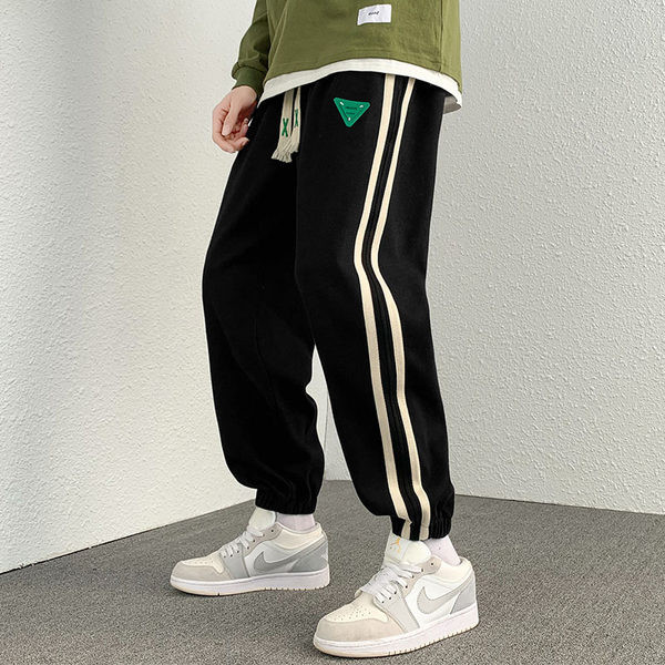 Pantaloni de trening pentru bărbați cu piping și șireturi