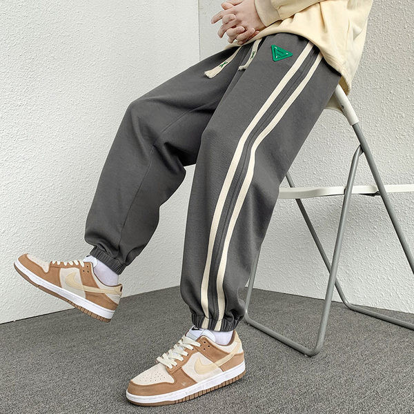 Pantaloni de trening pentru bărbați cu piping și șireturi