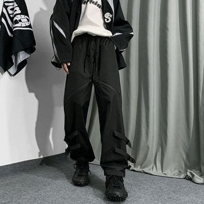 Pantaloni moderni pentru barbati cu element metalic si sireturi