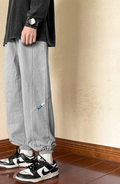 Pantaloni sport pentru bărbați cu logo și elastic pe picioare