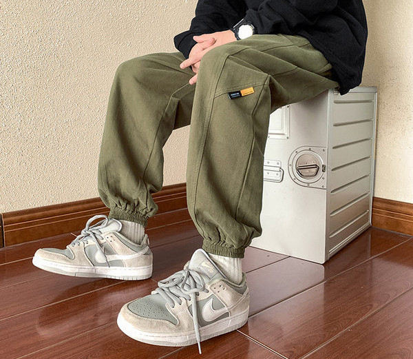 Pantaloni sport pentru bărbați cu logo și elastic pe picioare