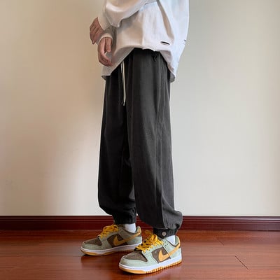 Pantaloni sport barbati cu elastic pe picior