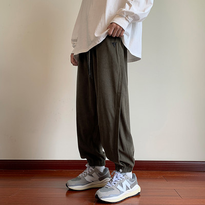 Pantaloni sport barbati cu elastic pe picior