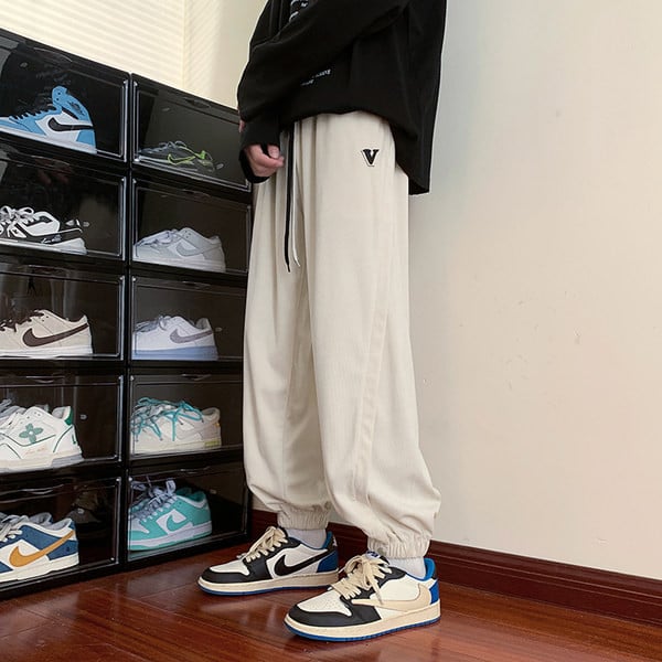 Pantaloni sport barbati cu elastic pe picior