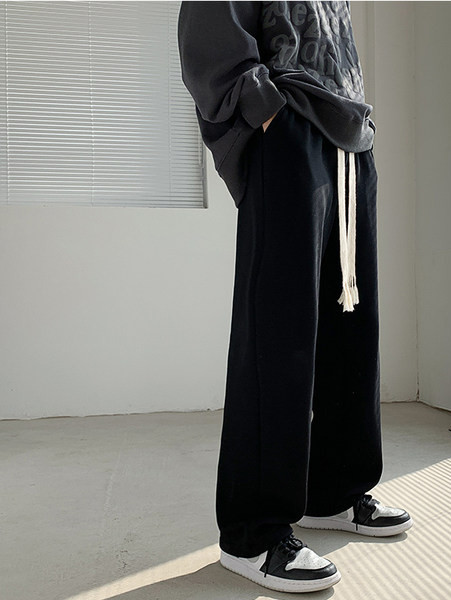 Pantaloni sport pentru bărbați de culoare închisă și deschisă