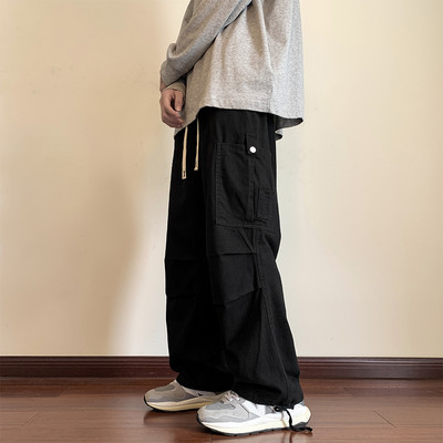 Pánske nohavice širokého modelu s vysokým pásom, zaväzovaním a vreckom