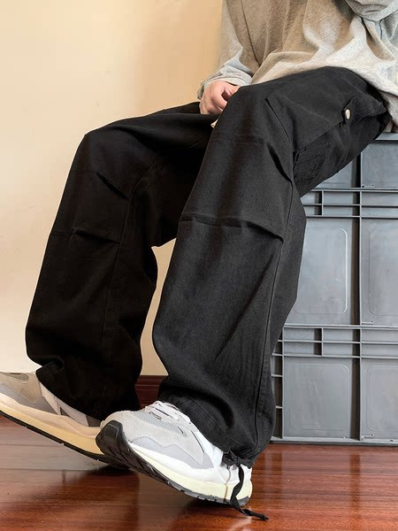 Pánske nohavice širokého modelu s vysokým pásom, zaväzovaním a vreckom