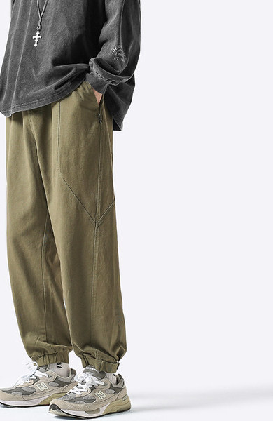 Pantaloni largi pentru bărbați cu buzunar