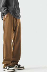 Nový model jednofarebných nohavíc s vreckom pre mužov