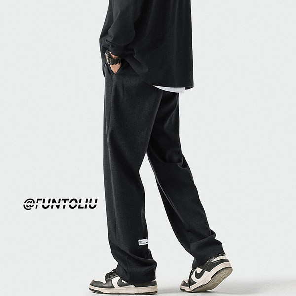 Nový model jednofarebných nohavíc s vreckom pre mužov