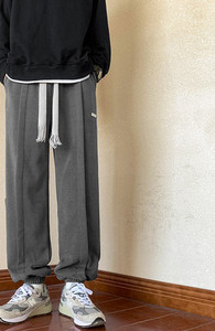 Športové pánske nohavice s elastickými viazaniami a nápisom