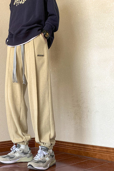 Športové pánske nohavice s elastickými viazaniami a nápisom