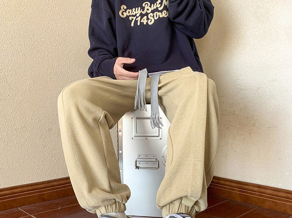 Športové pánske nohavice s elastickými viazaniami a nápisom